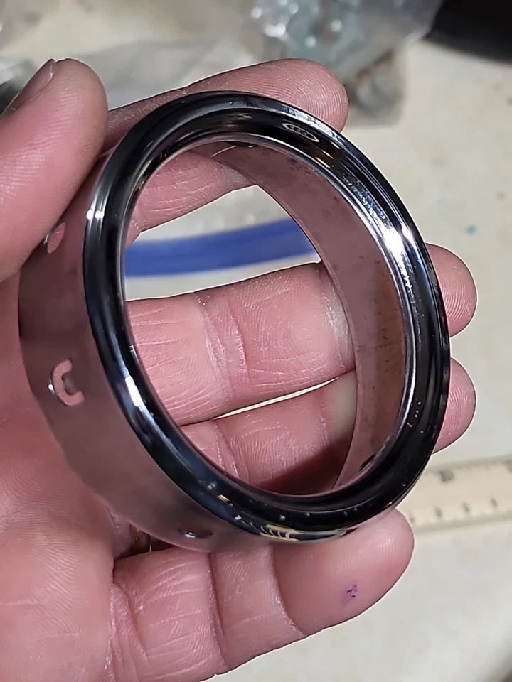 PONTIAC CHIEFTAIN CABEZA INDIA CUERNO BOTÓN TAPA BISEL AÑOS 50 2-13/16" Foto 3 de 4