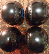 ALMARK COMMANDER LAWN BOWLS SIZE 4M SET OF 4. LOVELY CONDITION