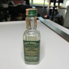 Mini bottiglia vuota da 1/10 pinta Jack Daniels etichetta verde vintage anni '70