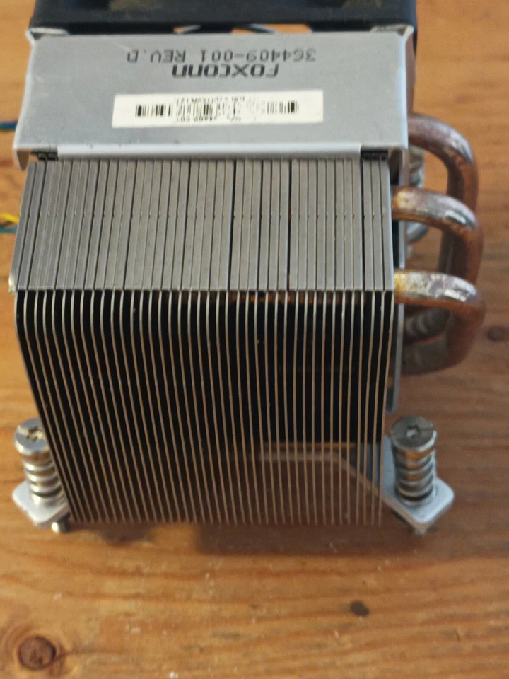 HP Heat sink with CPU Fan - FoxConn 364409-001 Rev.D - Image 4 of 4