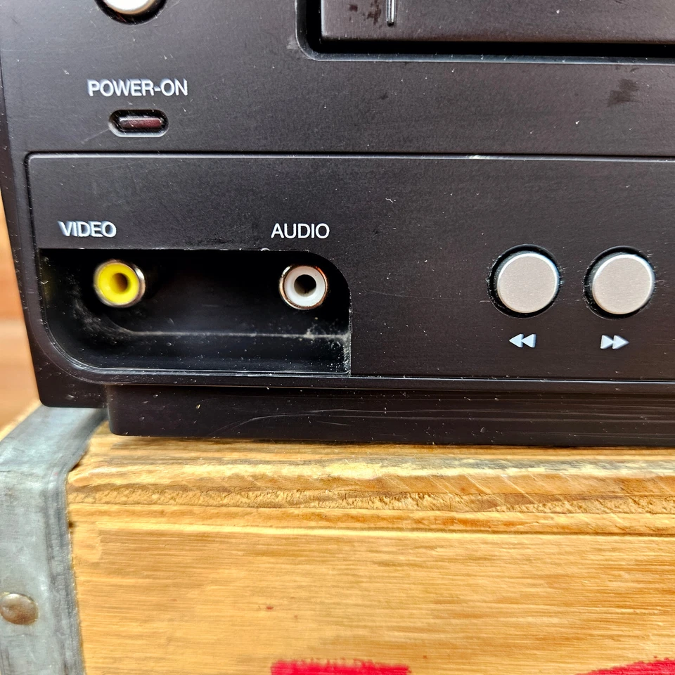 FUNAI DV220FX5 Dual Deck DVD Player / VCR Combo Tested. With Remote Video - Image 3 of 4