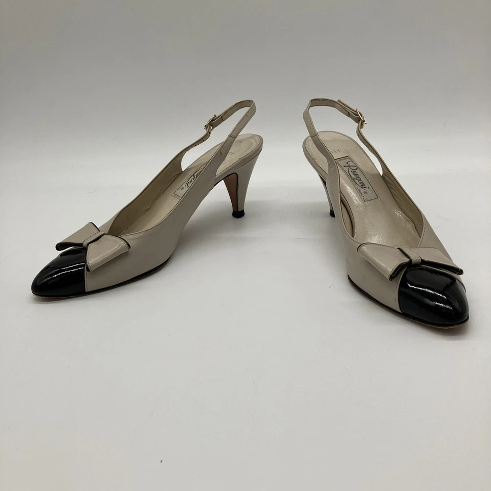 Adorables tacones vintage con detalle de lazo y puntera de charol talla 8,5 B Foto 3 de 4