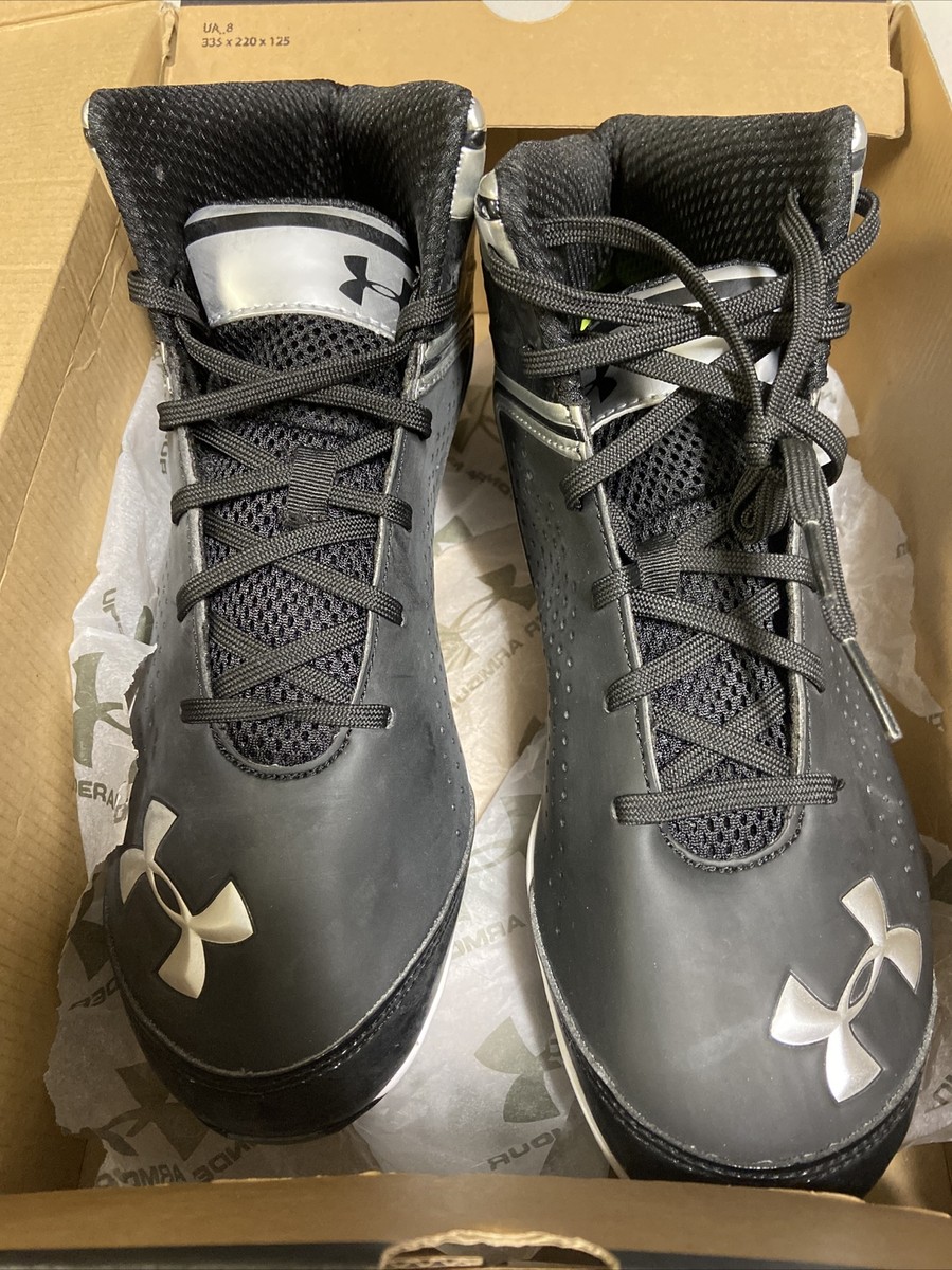 Under Armour Mens black cleats Size Saber Mid D