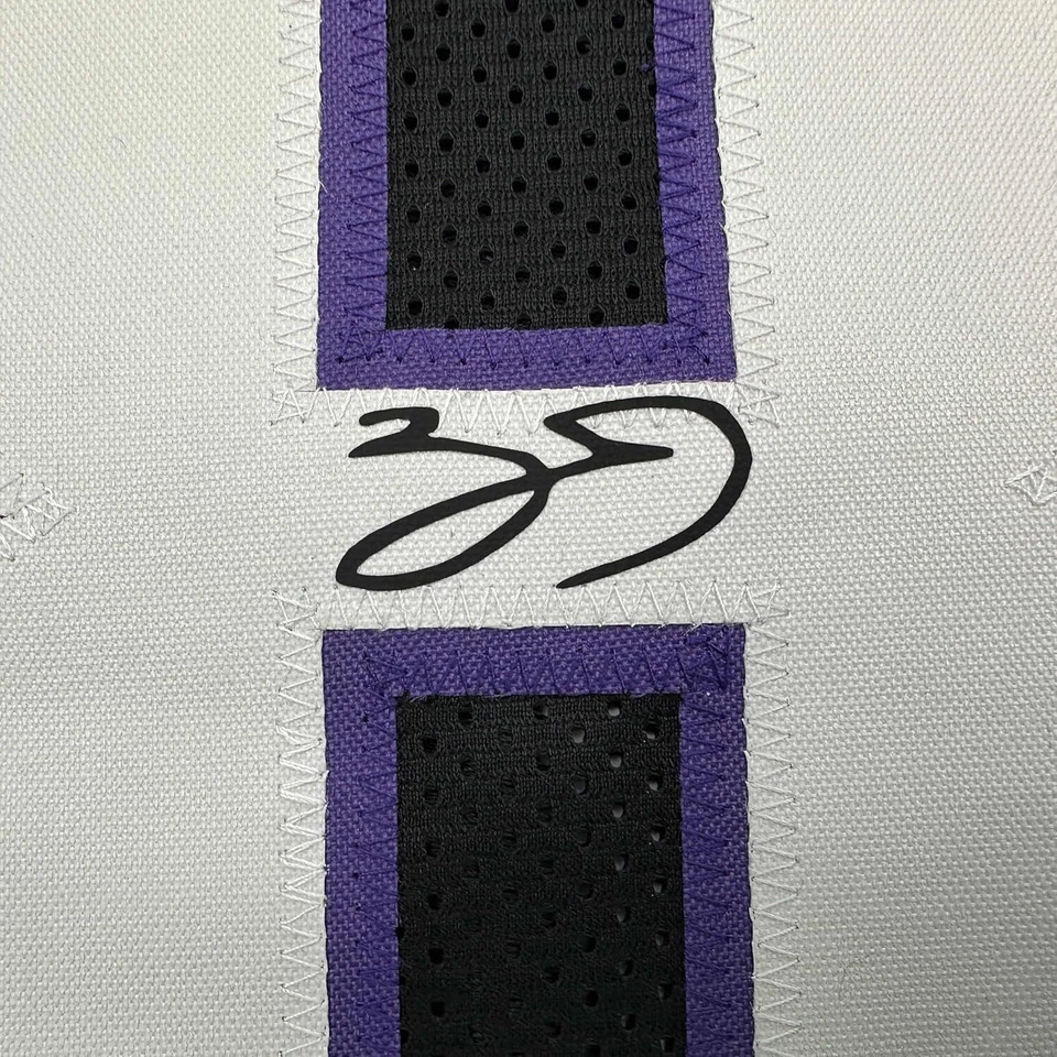 Camiseta deportiva autografiada facsímil enmarcada Zach LaVine 35x39 negra reimpresión láser Foto 2 de 2