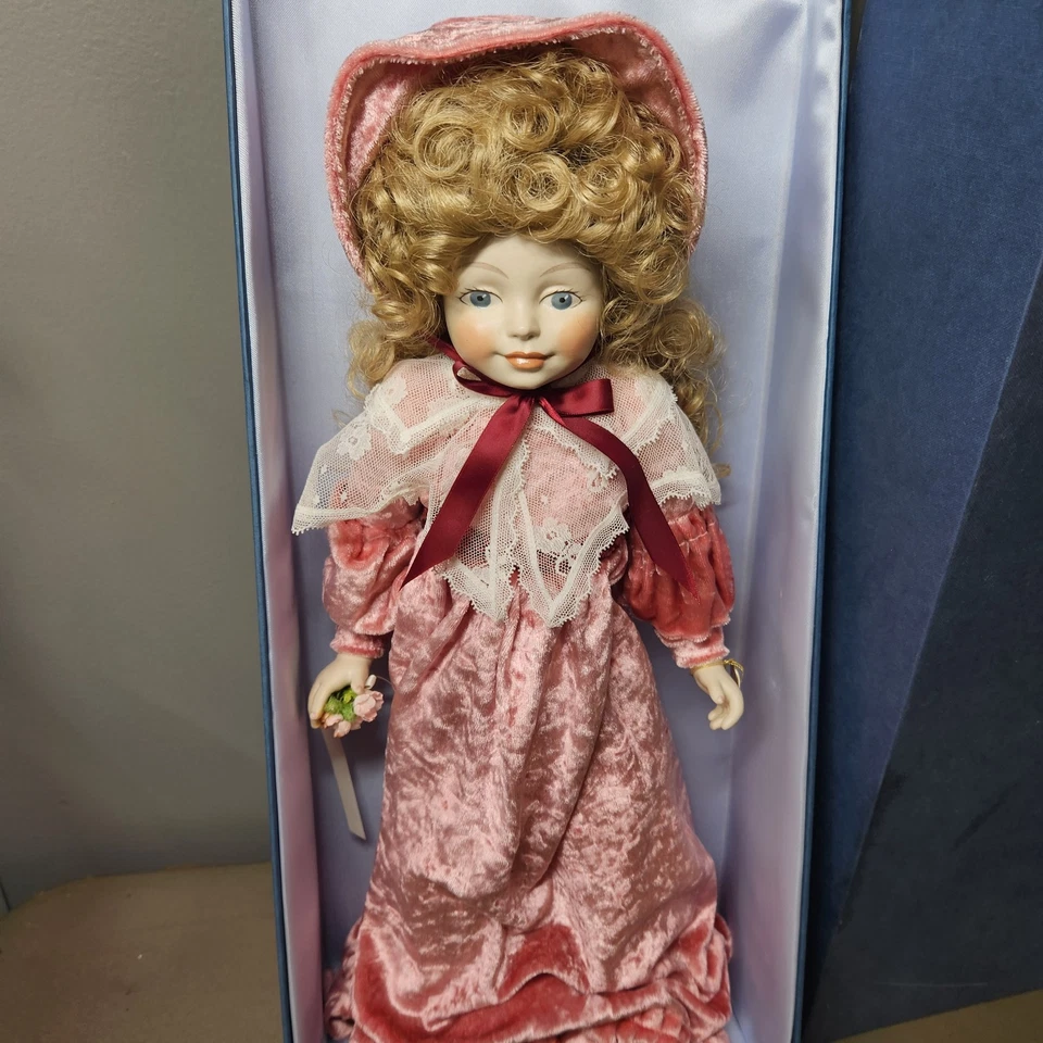 Muñeca vintage Royal Doulton Nisbet Heirloom Melanie 1985 Inglaterra vestido rosa en caja Foto 2 de 4