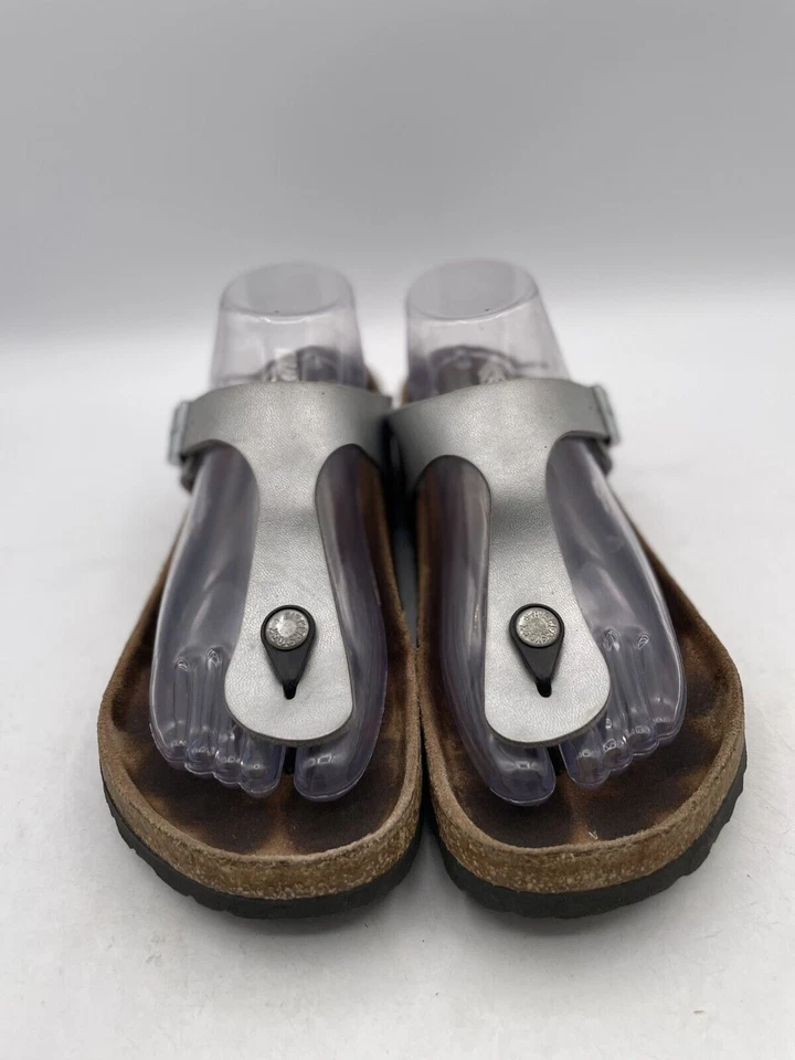 Sandalias Birkenstock Gizeh Tanga Unisex Talla L9/M6 Plateadas Cuero Hebilla Sin Cordones Foto 2 de 4