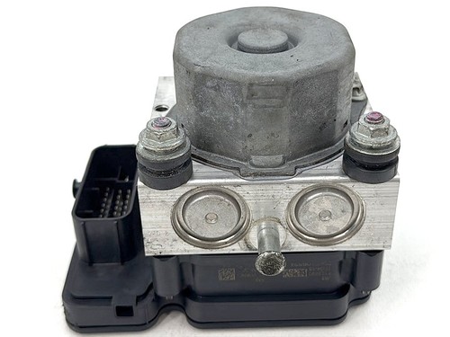 2018 Harley Touring FLHRXS Road King Special OEM ABS Brake Pump & Control Module