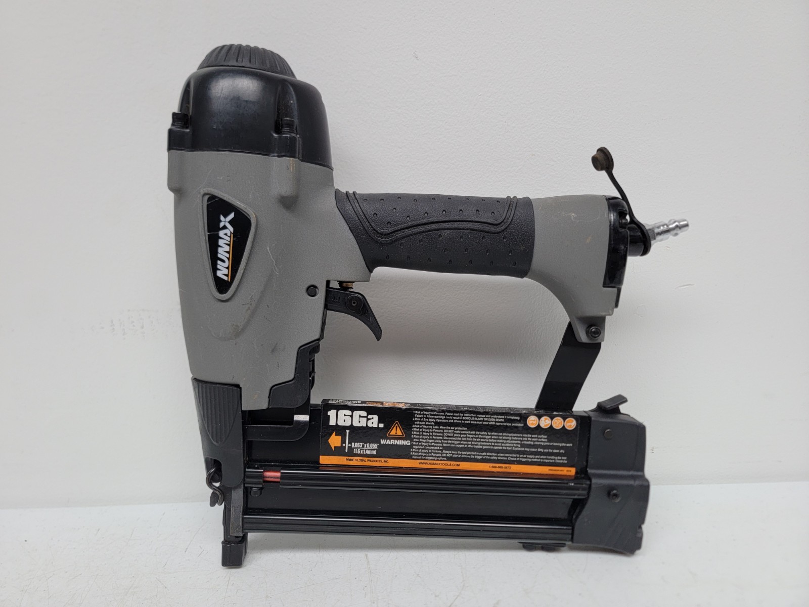NuMax SXL31 Pneumatic 3-in-1 16-Gauge 18-Gauge Nailer Staple