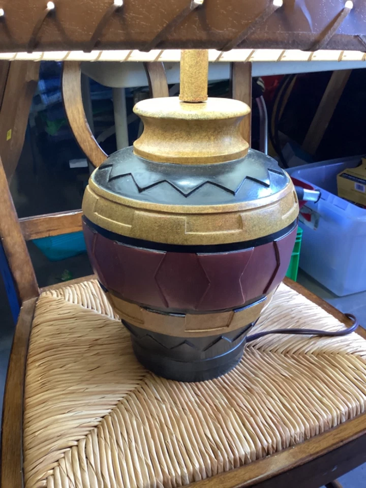 Lámpara de mesa Golden Desert de Black Forest Decor en excelente estado usada Foto 3 de 4