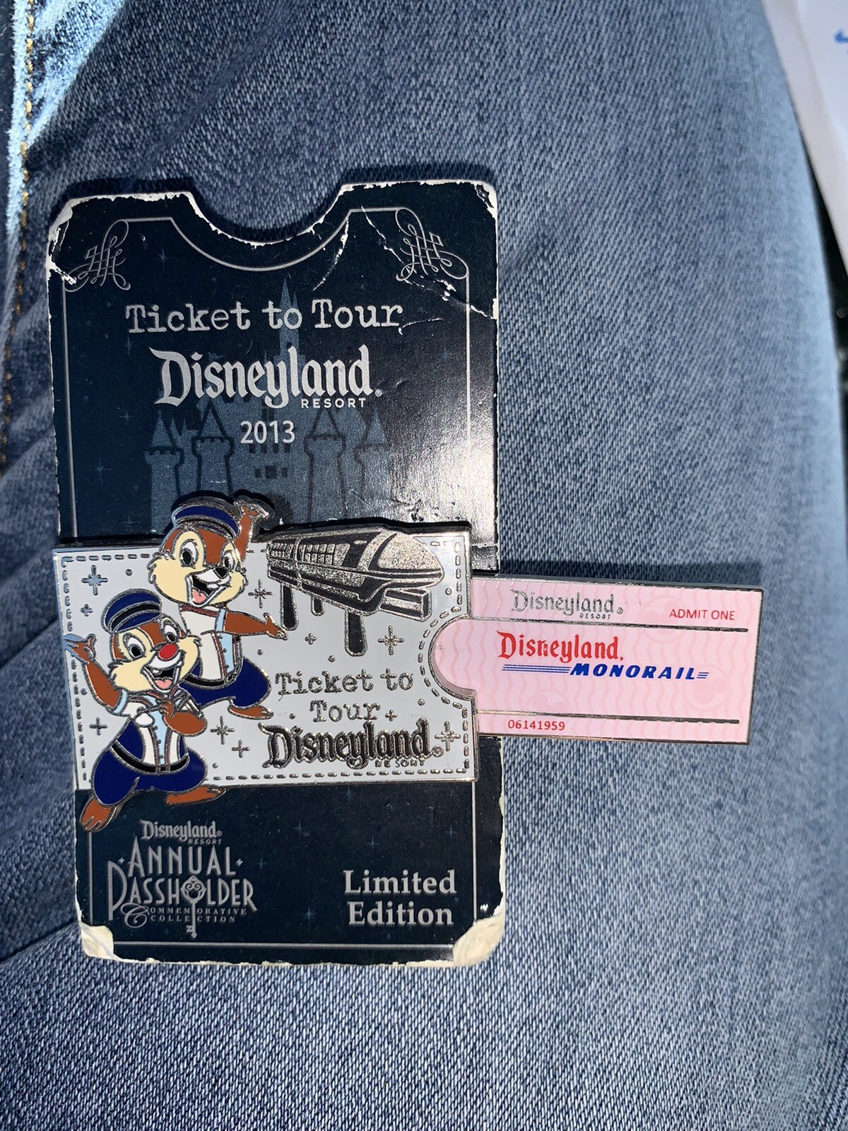 Disney Trading Pin 2013 Chip And Dale Limited Edition Annual Pass holder Slider