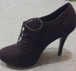 heels with shoelaces