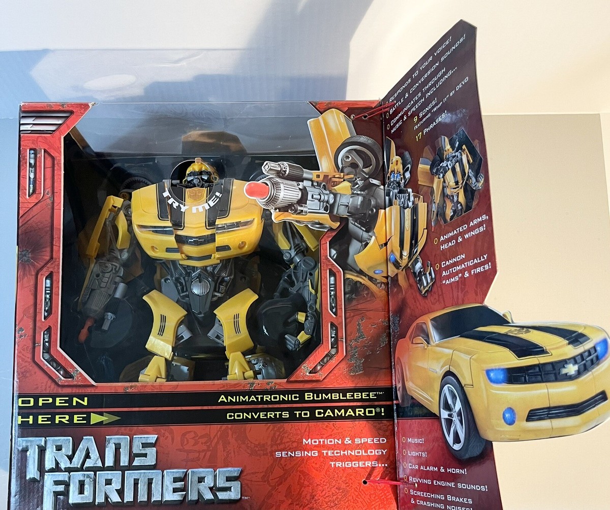 Hasbro Transformers 2007 Ultimate Bumblebee Autobot Action Figure