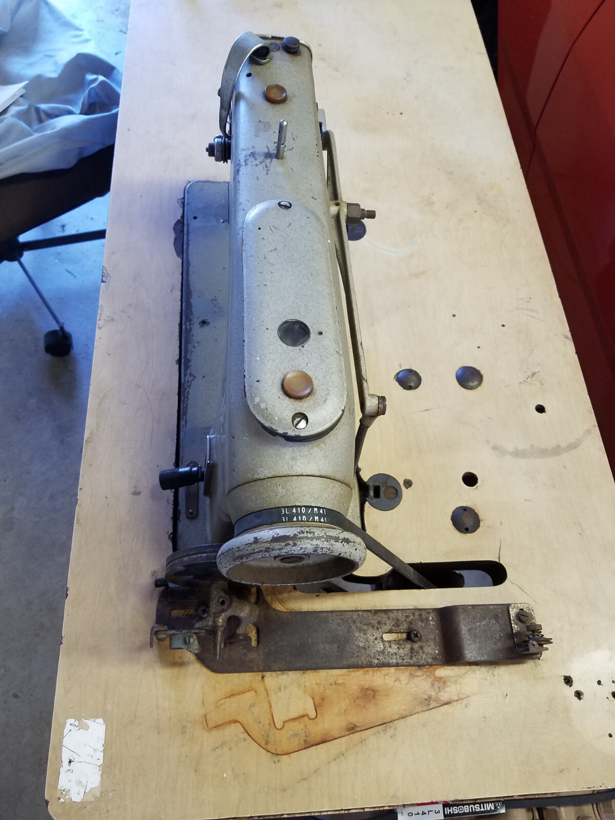 PFAFF 43306B 1 NEEDLE LOCKSTITCH HIGH SPEED SEWING MACHINE AND TABLE