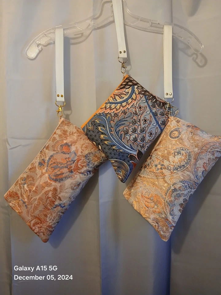 Nuevo maquillaje cosméticos artículos de tocador bolsas de satén de viaje muñequera colgante flores Foto 3 de 4