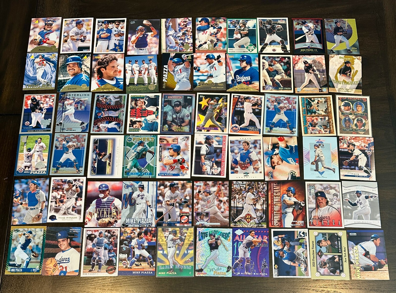 Lot Of 155+ MIKE PIAZZA Cards. Rookie Cards,  INSERTS And More Hall of Fame