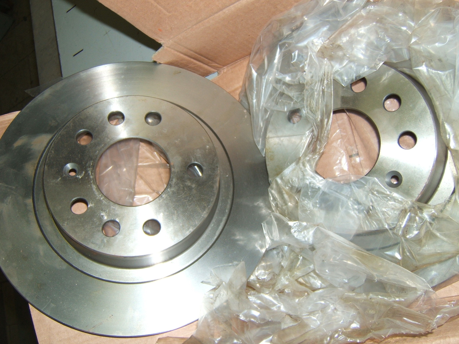 Disques de frein arrière Ø 278 à haute dissipation thermique