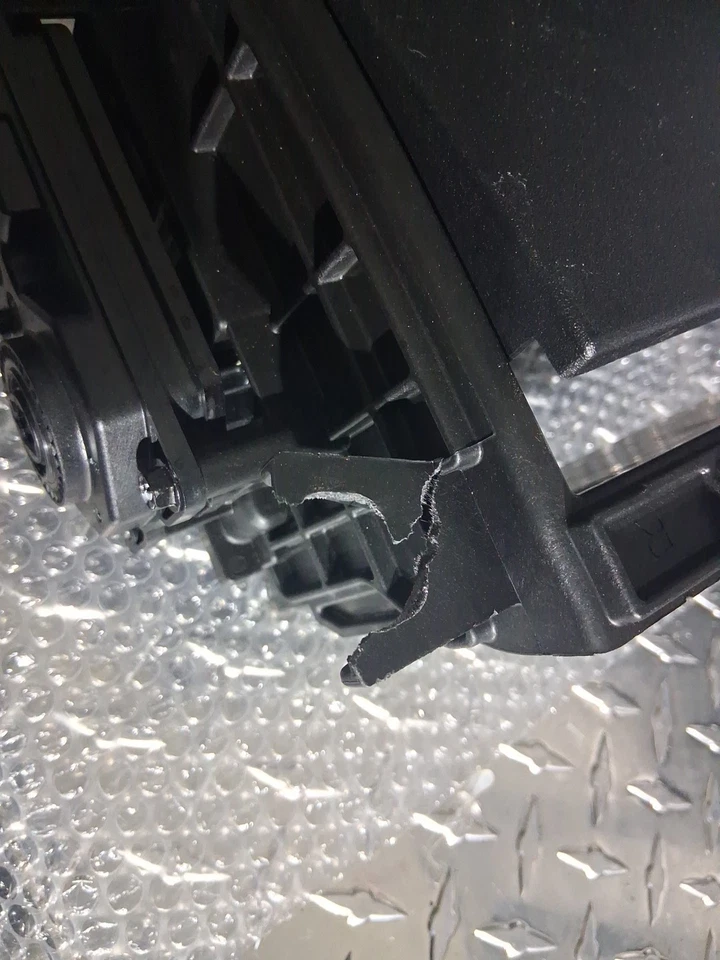 Radiador delantero superior derecho 24-25 Hyundai Santa Fe obturador de aire activo ventilación daños Foto 3 de 4