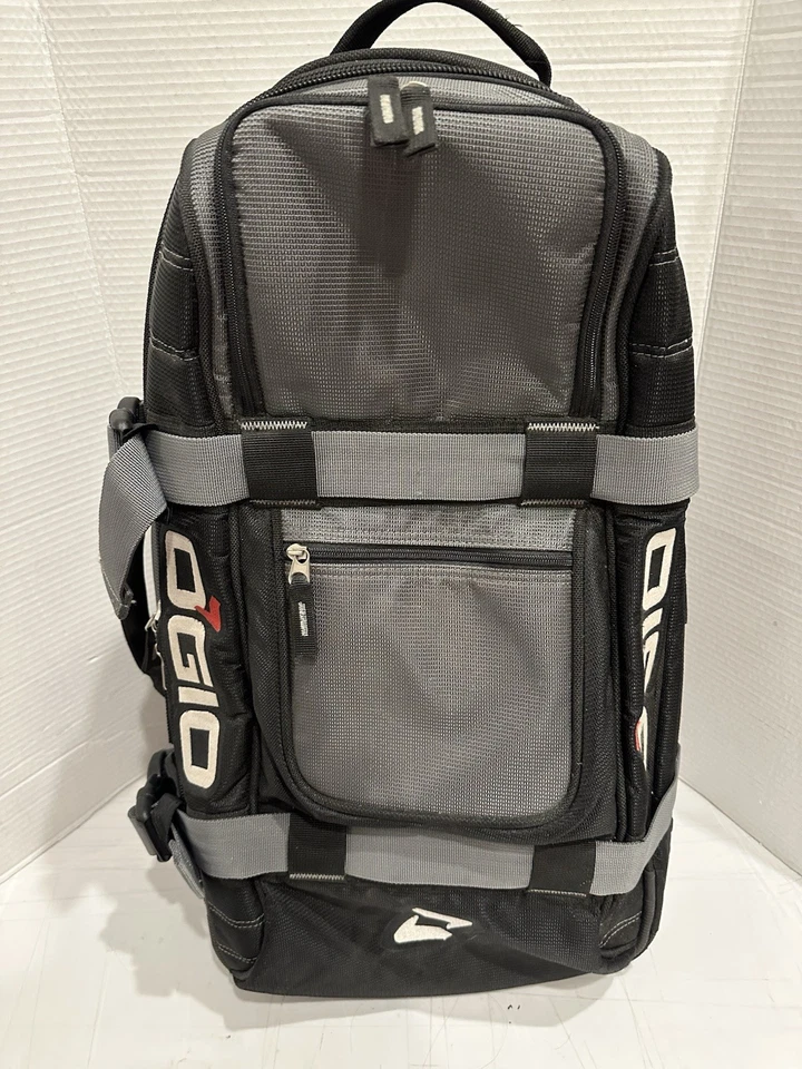 Ogio Layover 24” Rolling Suitcase/Luggage/Carry-On Black/Graphite Great Selling - Image 3 of 4