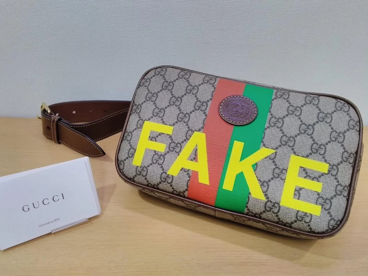Sac GUCCI GG Supreme FAUX PAS 602695 bon cadeau authentique 0419a