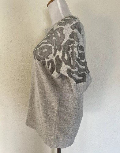 LOLA BCBG Gray Sheer Floral Knit Top Half Sleeve Shoulder Trim Pullover XS - Picture 4 of 6