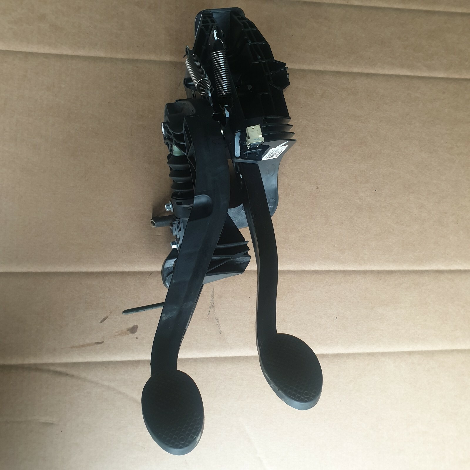 BMW X3 Series E83 Brake Clutch Pedal Set Complete Assembly 3414593 