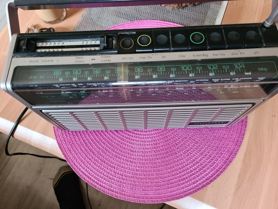 Telefunken Partner 700 Transistor-Radio 1977-78 - guter Zustand ---- - Bild 2 von 3