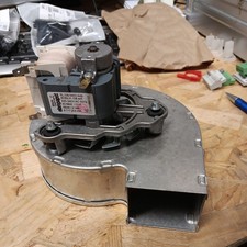 Junkers Lüfter Gebläse Motor ZR/ZSR/ZWR -2, -3, -5 8717204215 87172042240