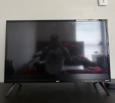 onn. 32 in Roku TV LED 1080p FHD Flat Screen Black w/ HDMI USB