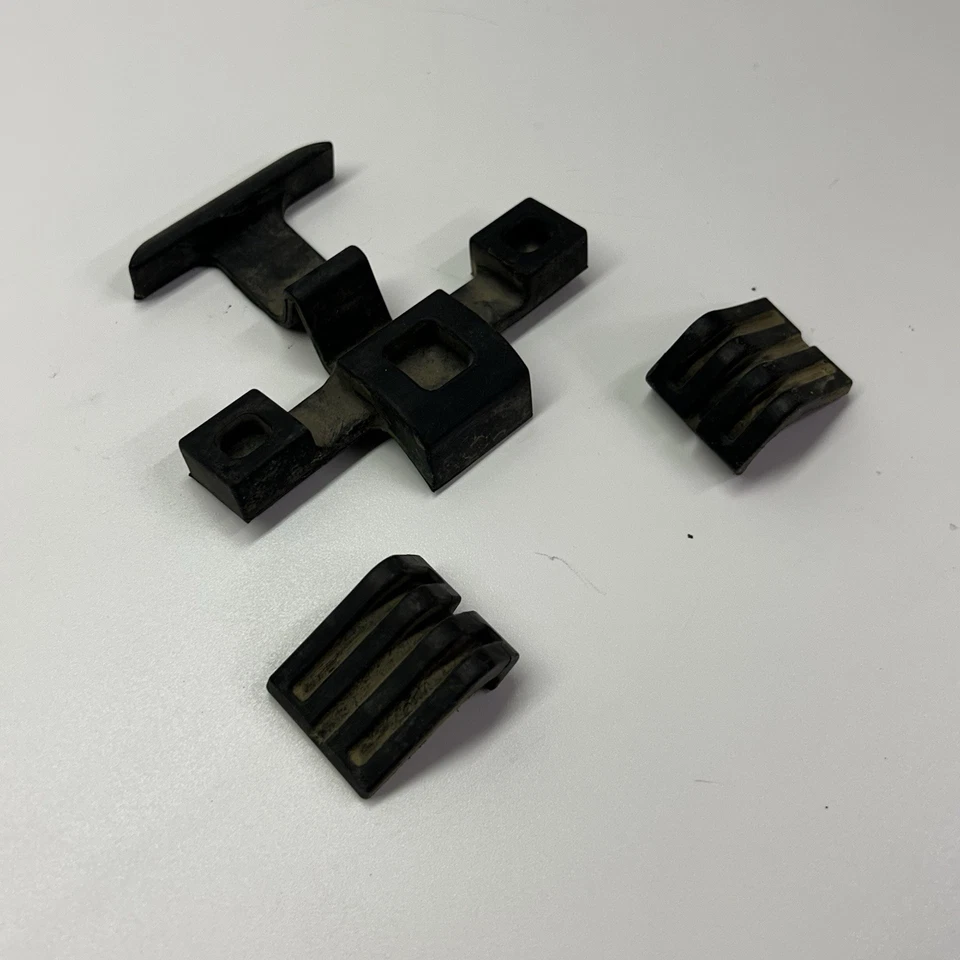 KAWASAKI KX250F KX 250 F MARCO TANQUE DE GASOLINA ALMOHADILLA PROTECTORES OEM GOMA Foto 3 de 4