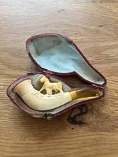 Antike geschnitzte Meerschaumpfeife mit Pferd, Bernstein, Original-Etui ca. 1900