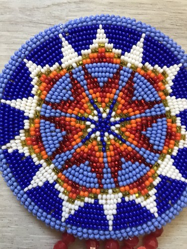 Beautiful AUTHENTIC HANDWOVEN SIOUX BEADED SHIELD - Picture 3 of 4