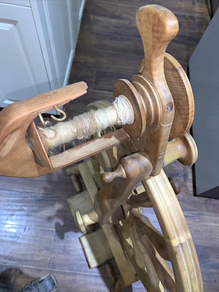 Rueda giratoria. The Holy Grail Is Hire. Rueda giratoria Magnus Drudik Foto 3 de 4