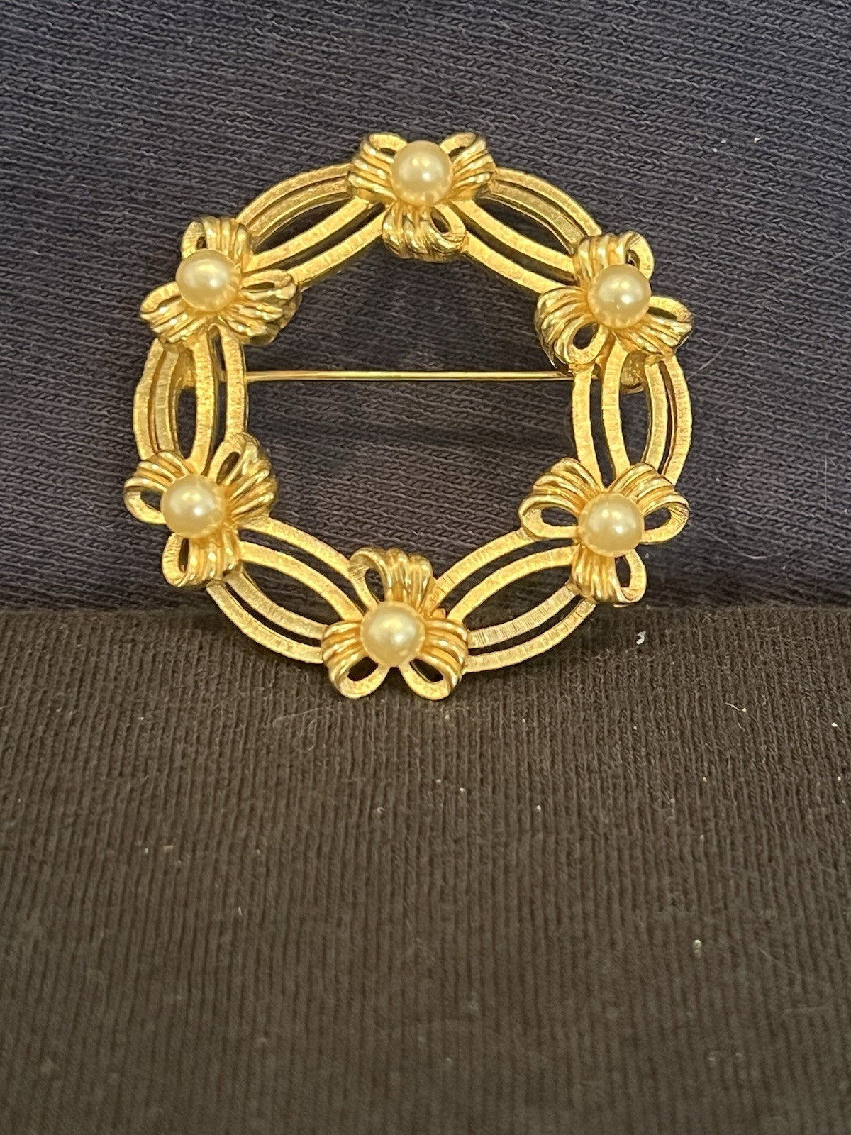 Classic Crown Trifari Brooch Gold Tone Circle Faux Pearls Bow Wreath Vintage