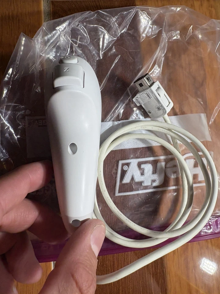 Nintendo Nunchuk Navigation Controllers/Nunchucks- white - Image 4 of 4