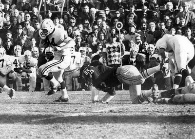 Yale University's Nick Davidson runs a short gain second quar- Boston Old Photo