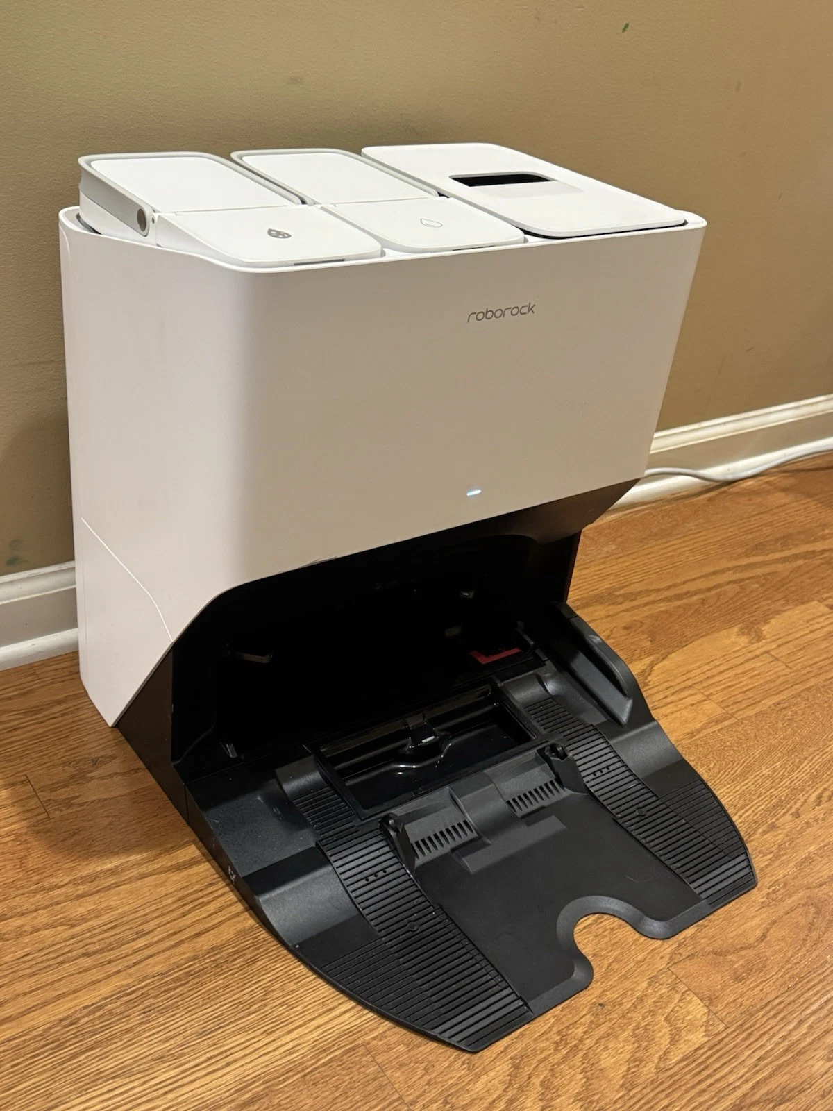 Roborock S8 Pro Ultra (Dock Only)-Roborock Empty Wash Fill Dock Model: EWFD07LRR