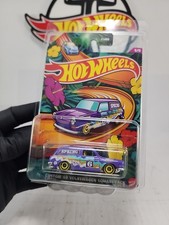HOT WHEELS - CUSTOM ‘69 VOLKSWAGEN SQUAREBACK SPRING SERIES 5/5 with Protector 