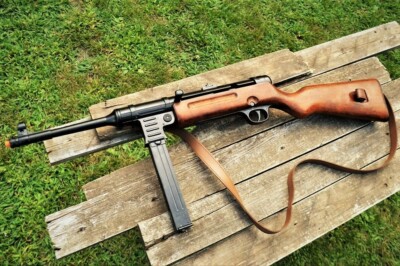 MP41 WWII German Select Fire Rifle - Submachine Gun - Schmeisser