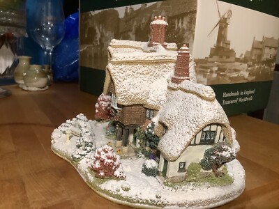 Lilliput Lane Country Living in Winter L2438 with Box and