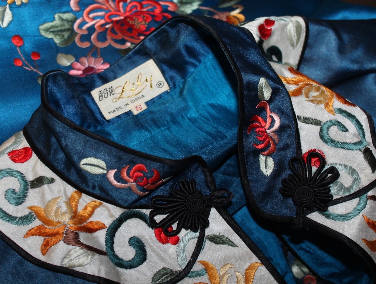 AS IS Lily -Sz S Vintage 1960s 70s Silk Chinese Embroidered AS IS Lily -Sz S Vintage 1960s 70s Silk Chinese Embroidered