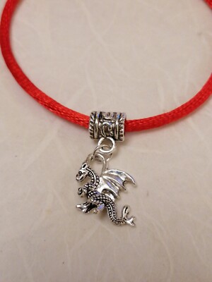 Silbernes Drachenarmband an roter Kordel ~ Schiebeknoten zum Schließen ~ UK-Verkäufer ~ verstellbar 