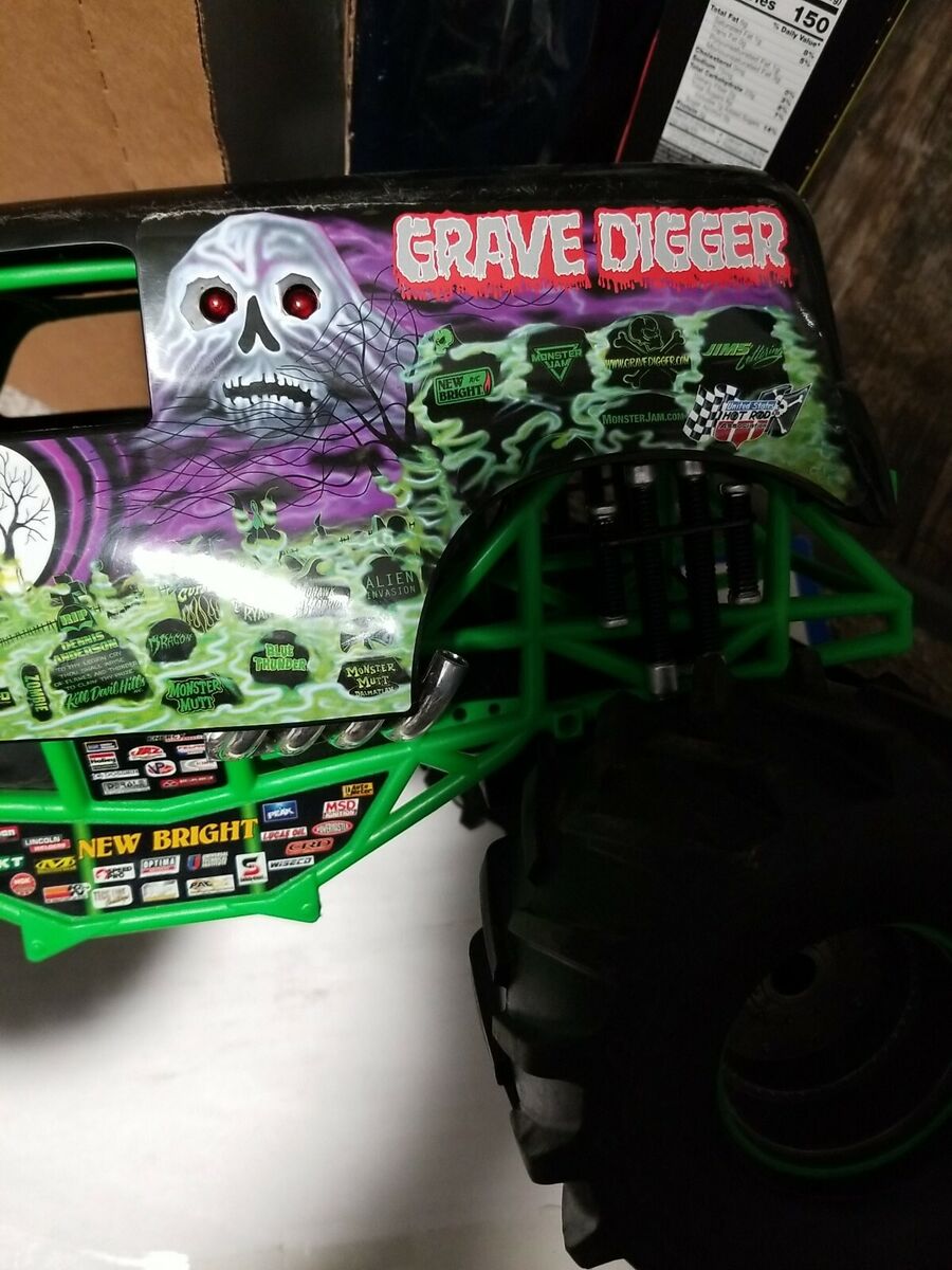 Monster Jam, Official Grave Digger Remote Control Truck 1:15 Scale, 2.4GHz