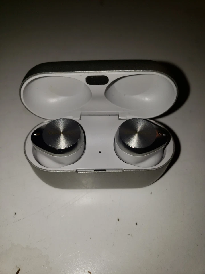 READ! Technics Completely Wireless Earphones EAH-AZ80 Silver (case issue) - Image 3 of 4