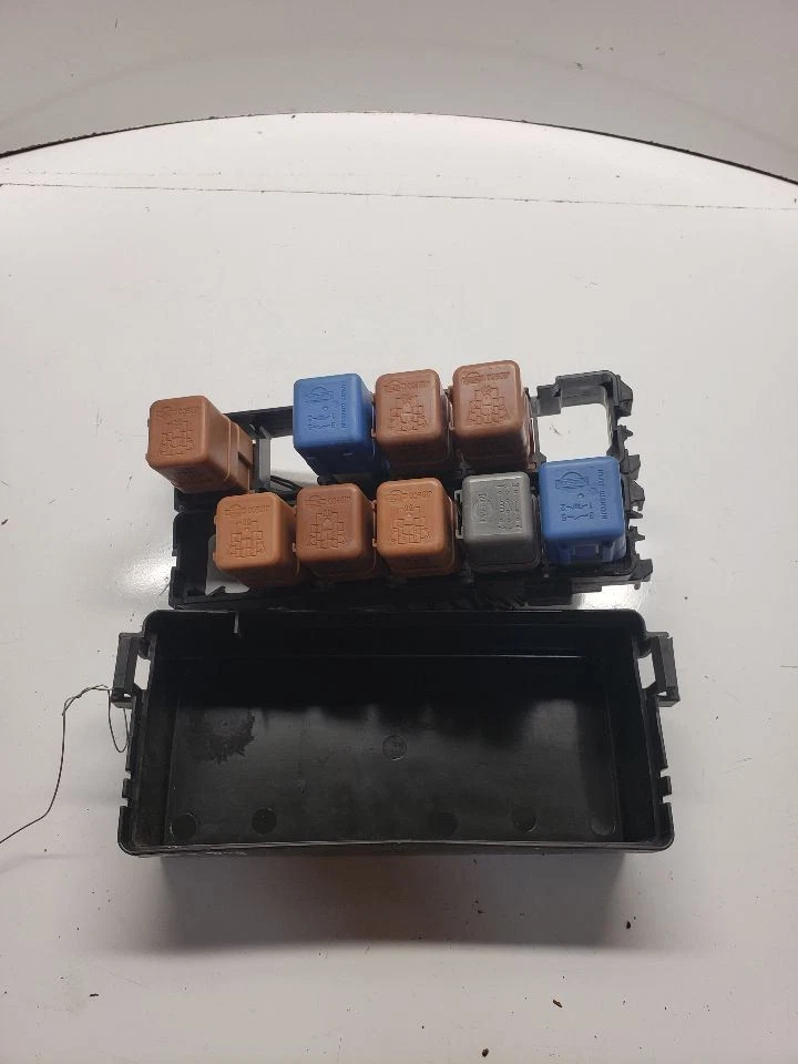 Caixa de fusíveis motor VIN C 4º dígito compatível com 00-02 INFINITI G20 1372233 - Imagem 2 de 4