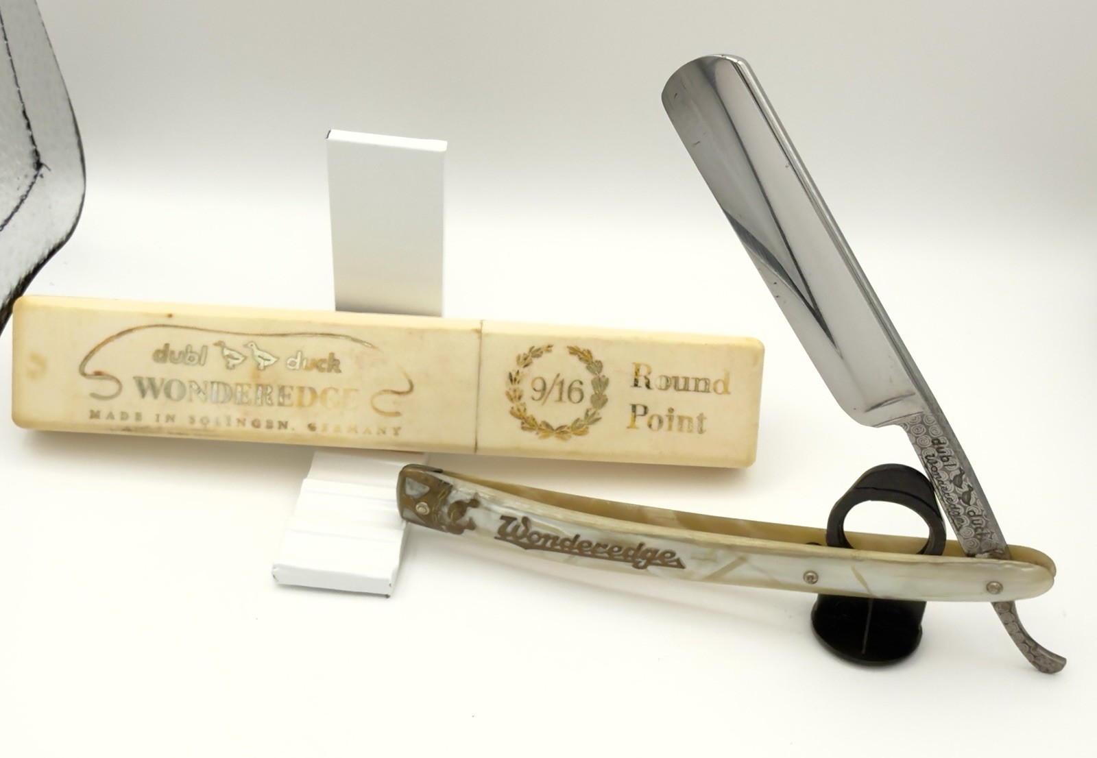 Vintage Dubl Duck Pearlduck 9/16 Round Point Wonderedge Straight Razor