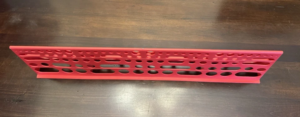 Estante de almacenamiento de herramientas, plástico montado en la pared, ROJO Akro-Mills (08024) Foto 2 de 2