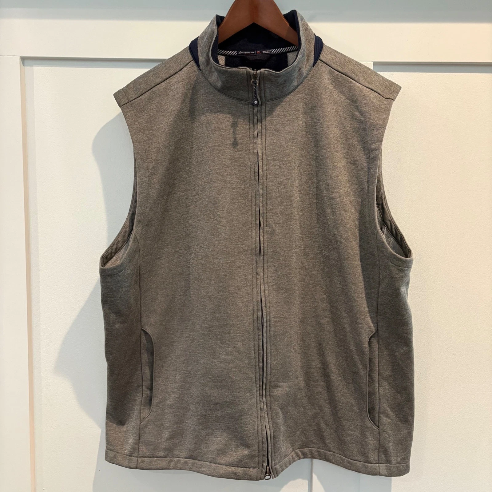 Southern Tide Tide to Trail Vest Mens XL Gray Full Zip Performance Fleece - product detail image 2