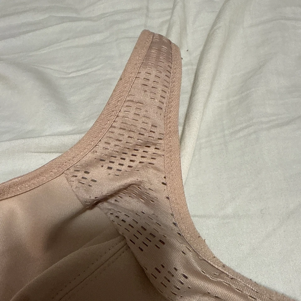 Sujetador deportivo Glamorise 36DD bronceado satinado sin forro correa ajustable atlética sin cables Foto 2 de 4