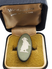 Vintage JW Wedgwood Signed Green Jasperware Ring Size 6.5 Box