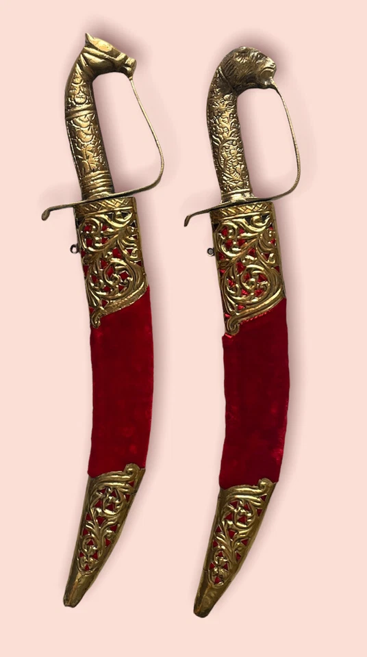 Lote de duas esculturas de lâmina de aço bainha de veludo para casamento Kirpan 12 pol. - Imagem 3 de 4
